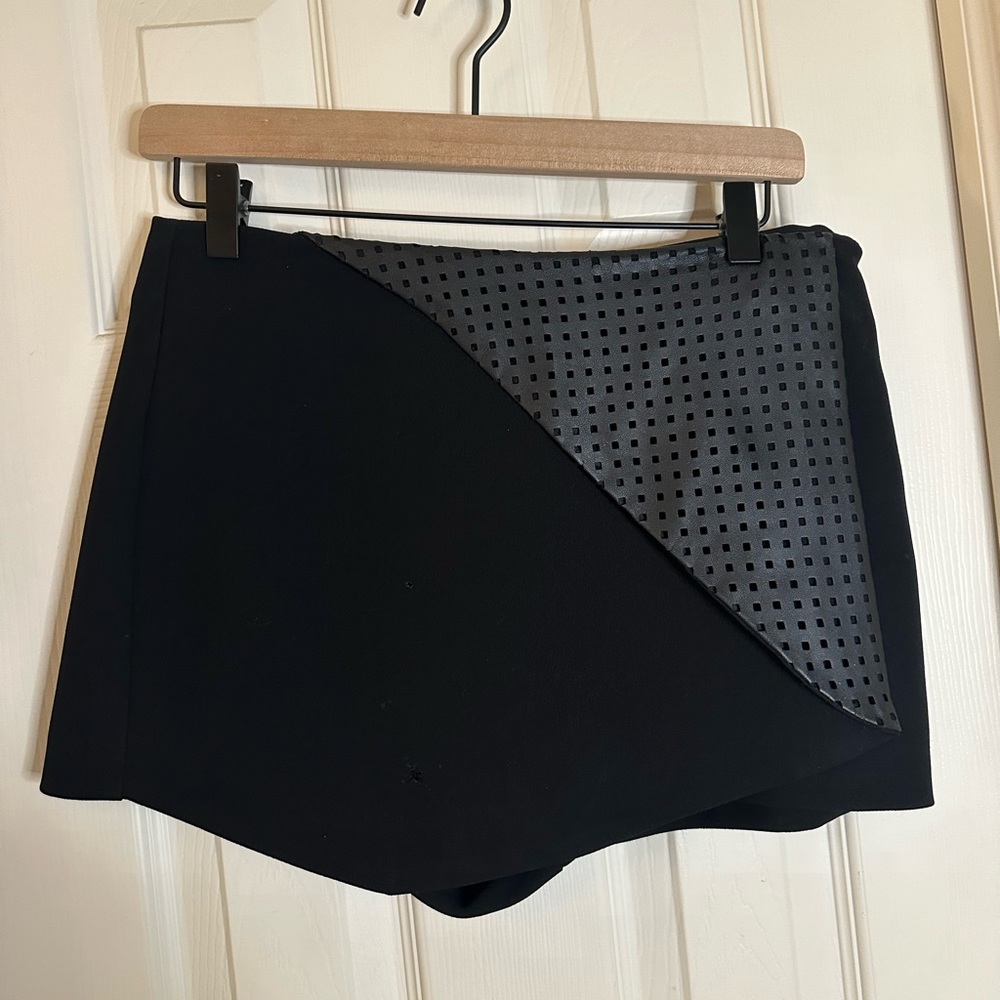 BCBG Generation skort with leather details!